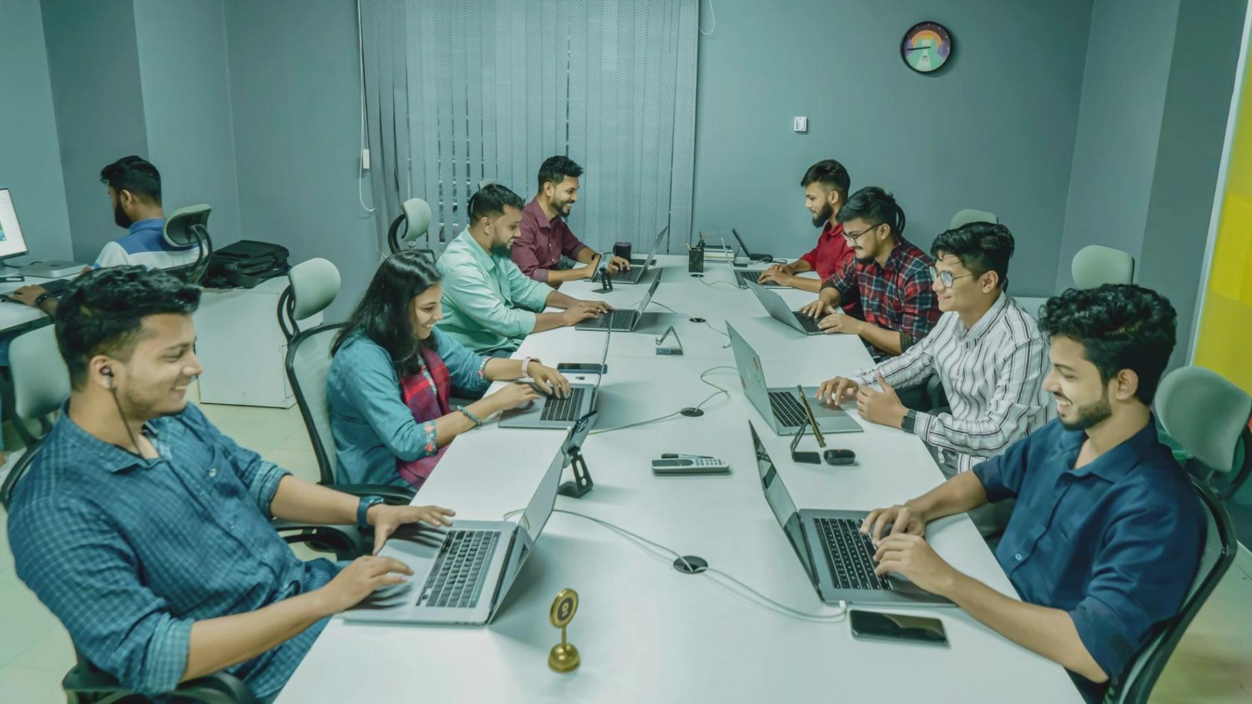 Estudiante trabajando en planificación financiera